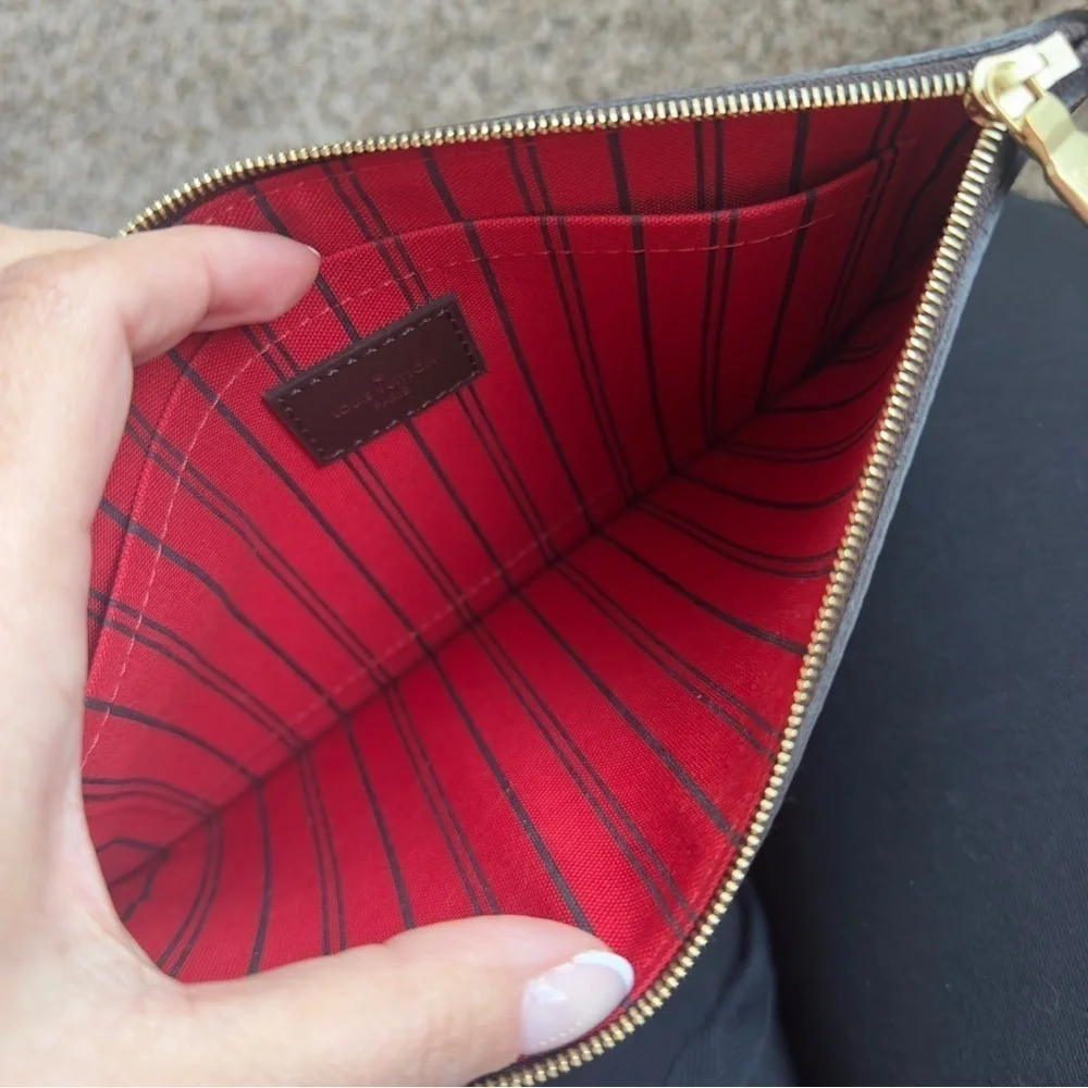 NWOT Authentic Louis Vuitton Authentic Damier Ebene Pouch Wristlet Wallet